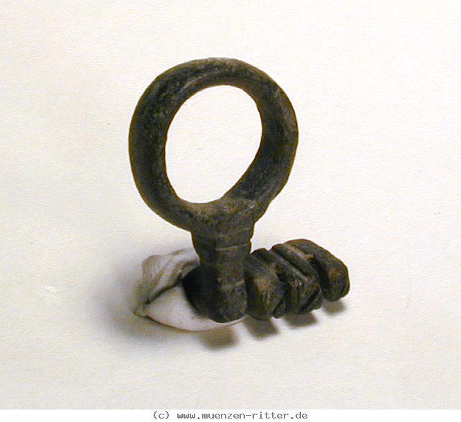 Klicken Sie auf das Bild um es auf Ihrem Rechner zu speichern rom-ringschluessel/12408.jpg