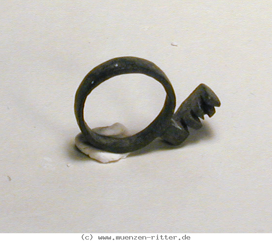 Klicken Sie auf das Bild um es auf Ihrem Rechner zu speichern rom-ringschluessel/12409.jpg